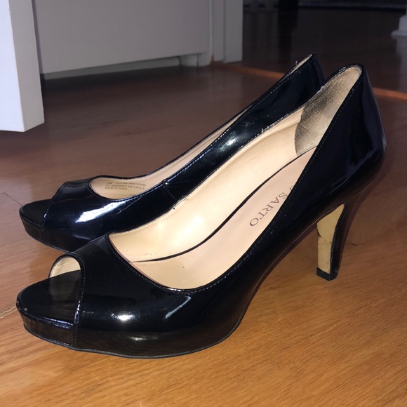 LIKE NEW Franco Sarto patent leather heel - Picture 2 of 4